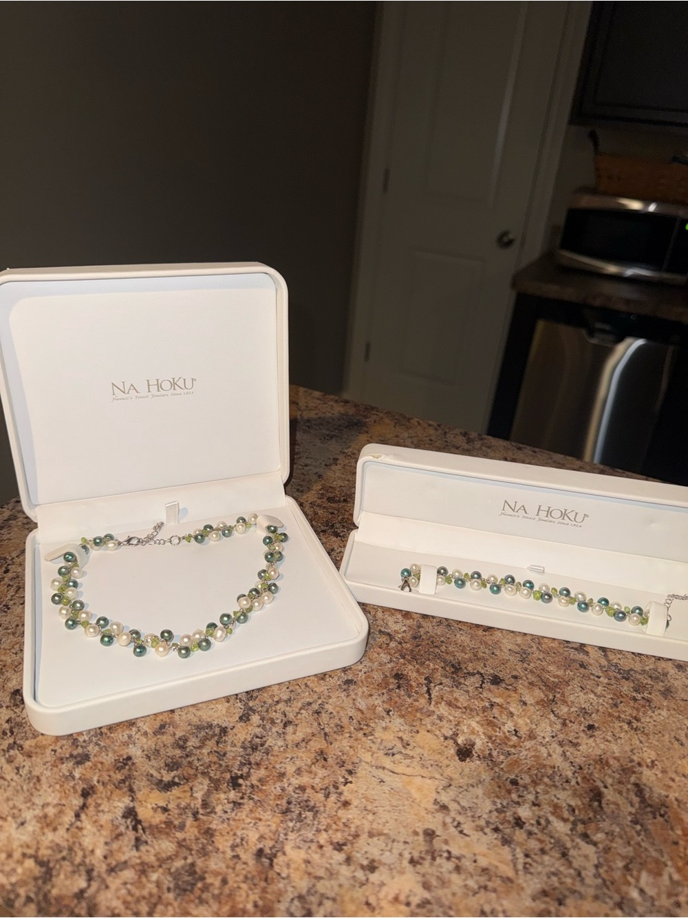 Na Hoku Multi-Tone Green Pearl Necklace and Bracelet Set with Silver Accents